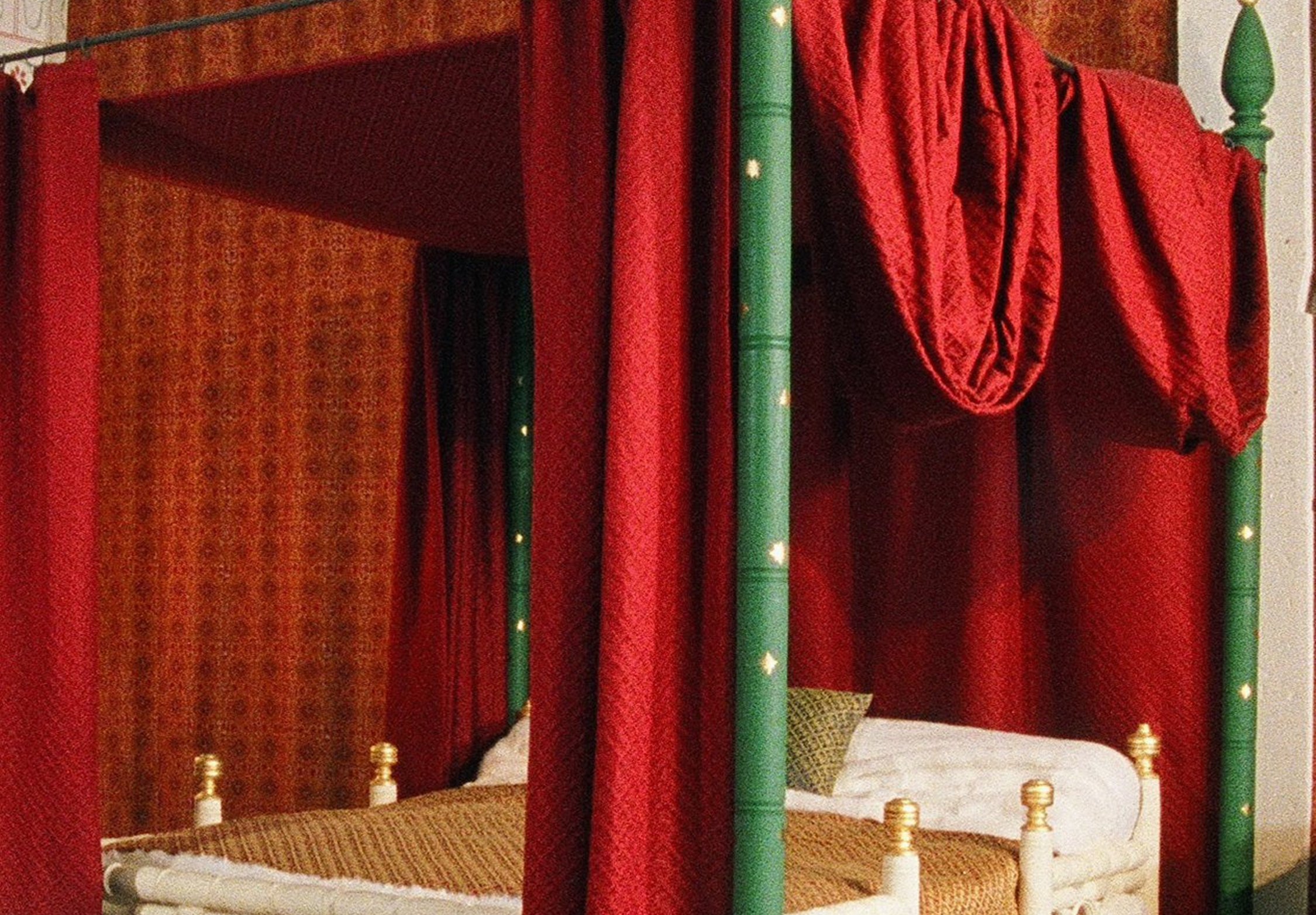 King Edward I's Medieval Bedchamber, Tower of London gallery image
